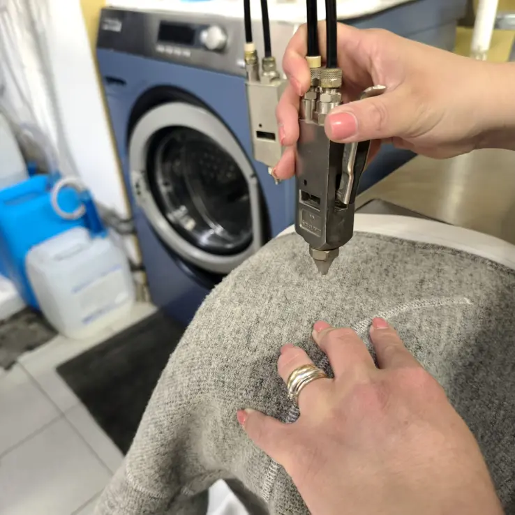 smacchiatura trattamento capi macchie ostinate e grasso capi lavanderia artigianale arzignano la perla azzurra